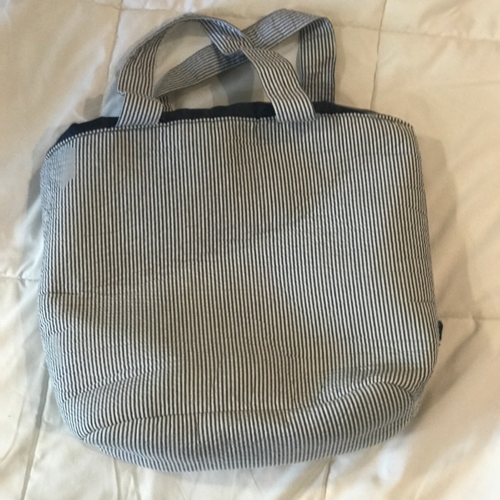 NWOT Mud Pie navy seersucker beach tote